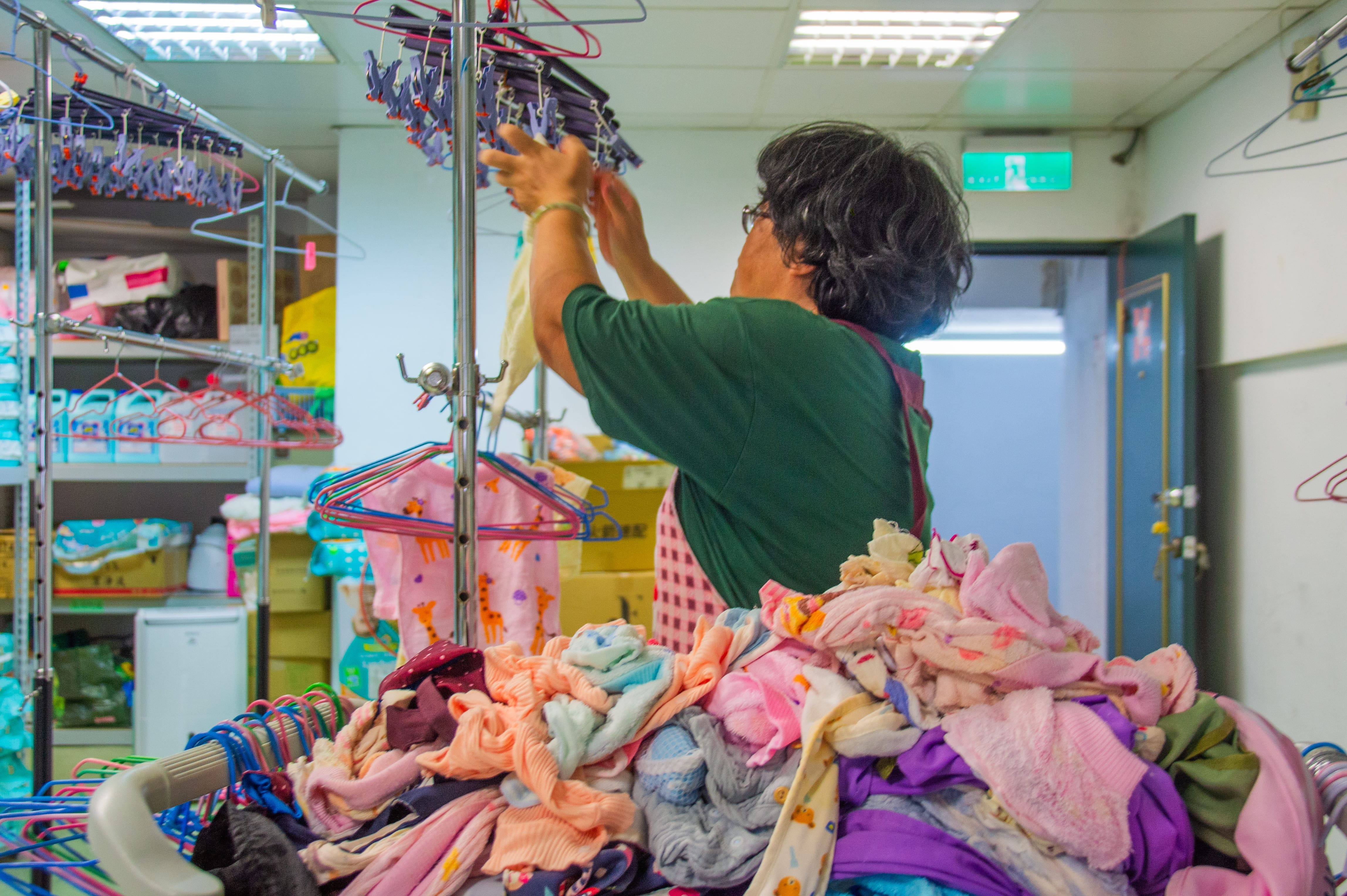 每天都有堆積如山的衣服需要曬