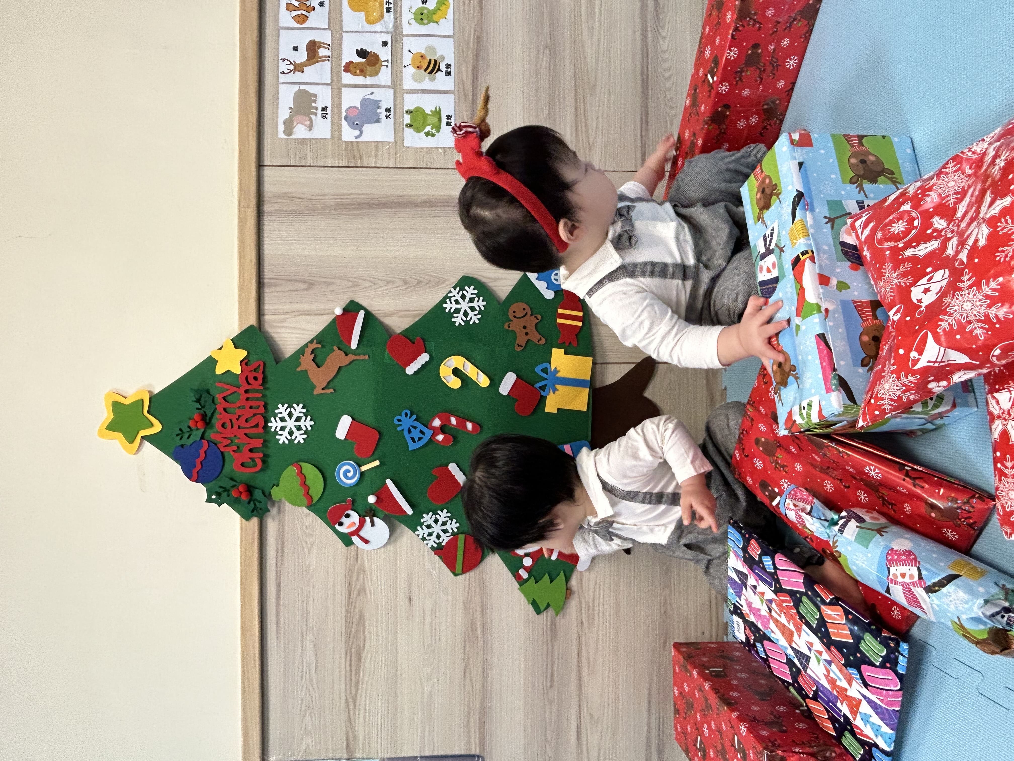 聖誕節穿上應景的衣服拍賀卡照