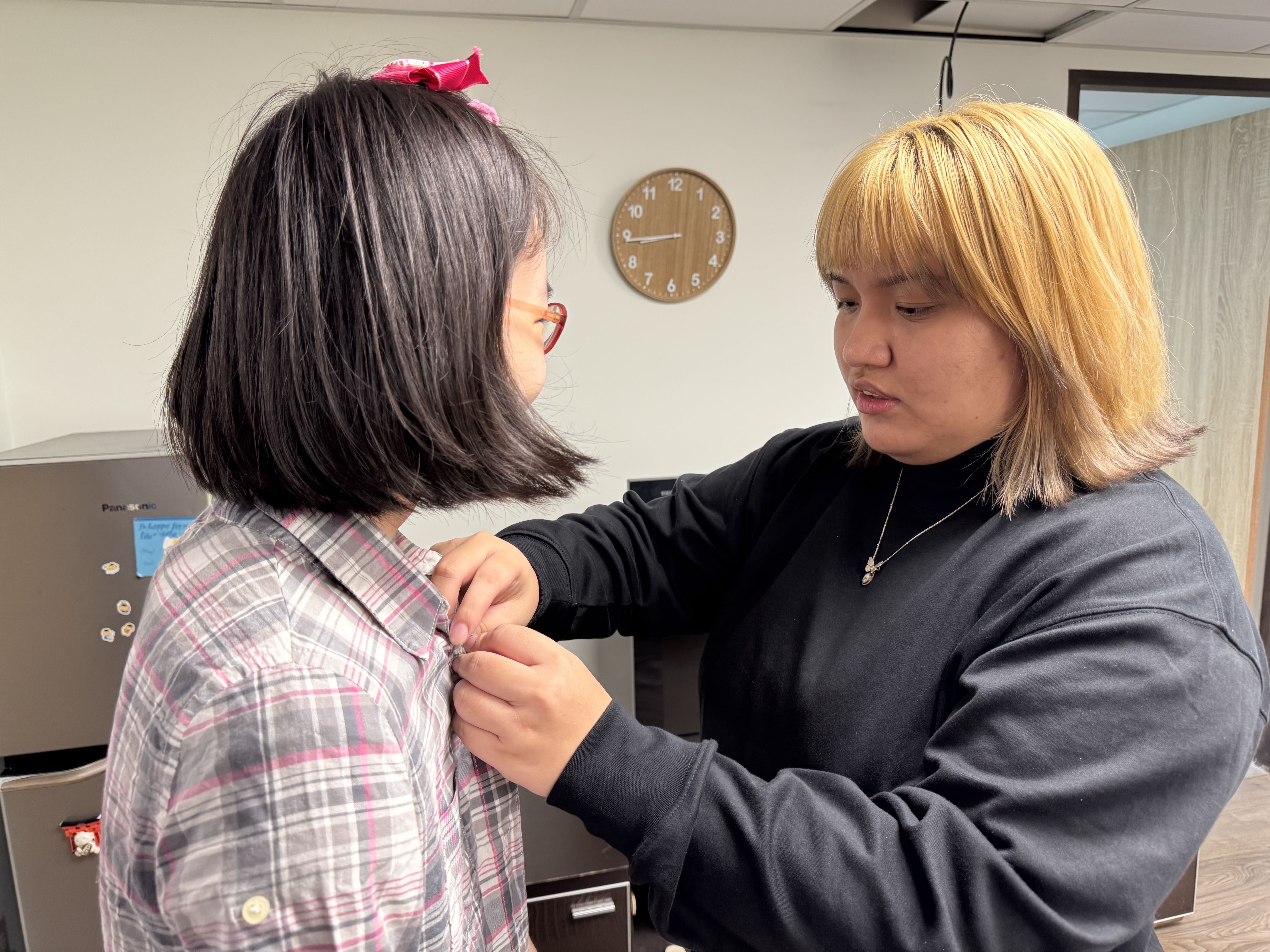 教心智發展障礙兒少扣釦子