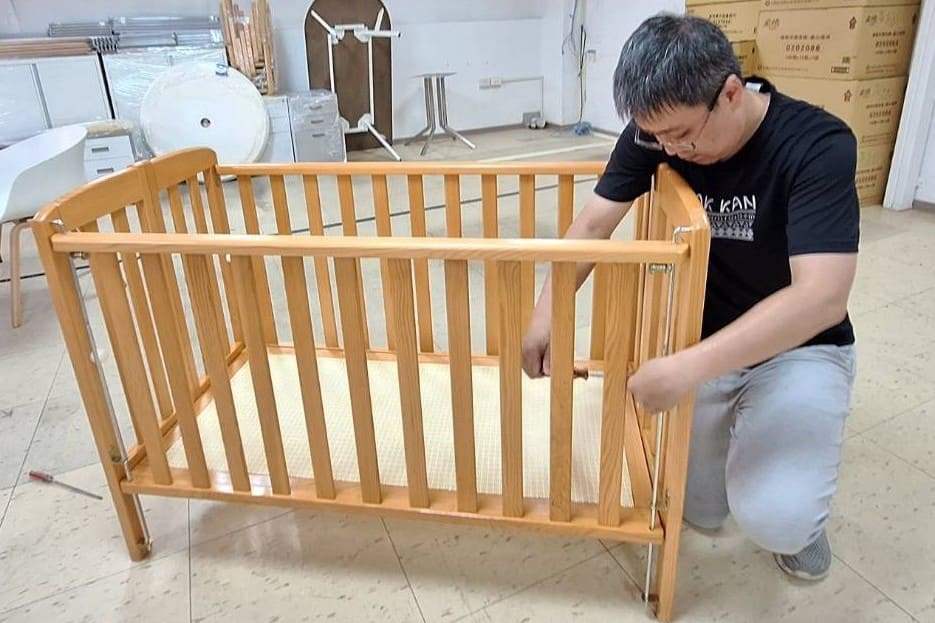 專業志工幫忙安裝床