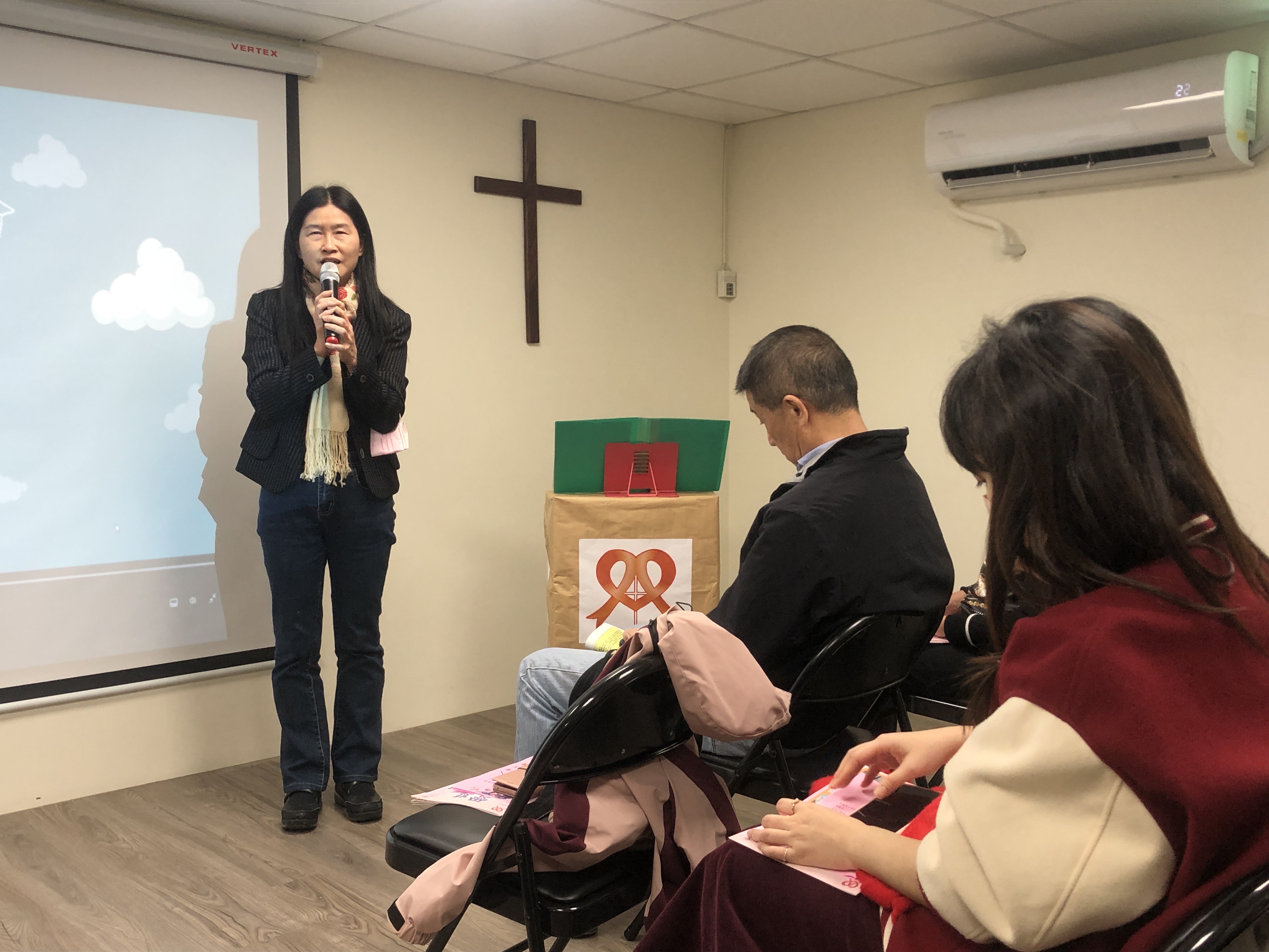 社會局副局長參與入厝感恩禮拜